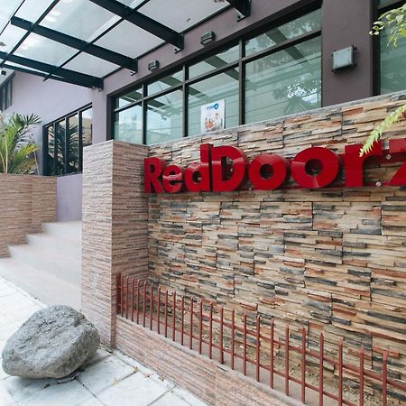 RedDoorz Plus Evangelista Street Makati Makati City Exterior foto