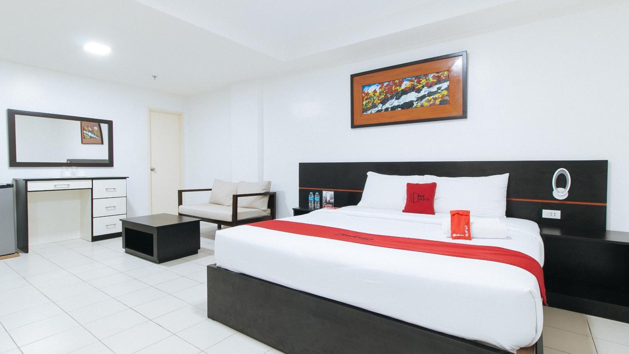 RedDoorz Plus Evangelista Street Makati Makati City Exterior foto