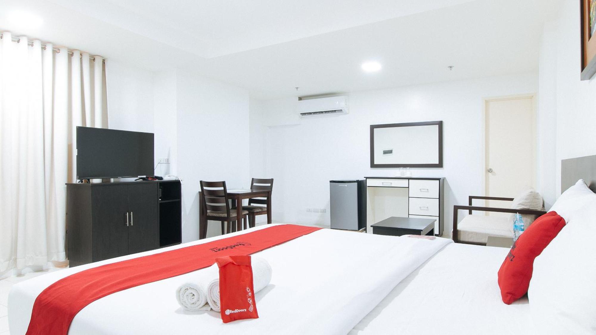 RedDoorz Plus Evangelista Street Makati Makati City Exterior foto