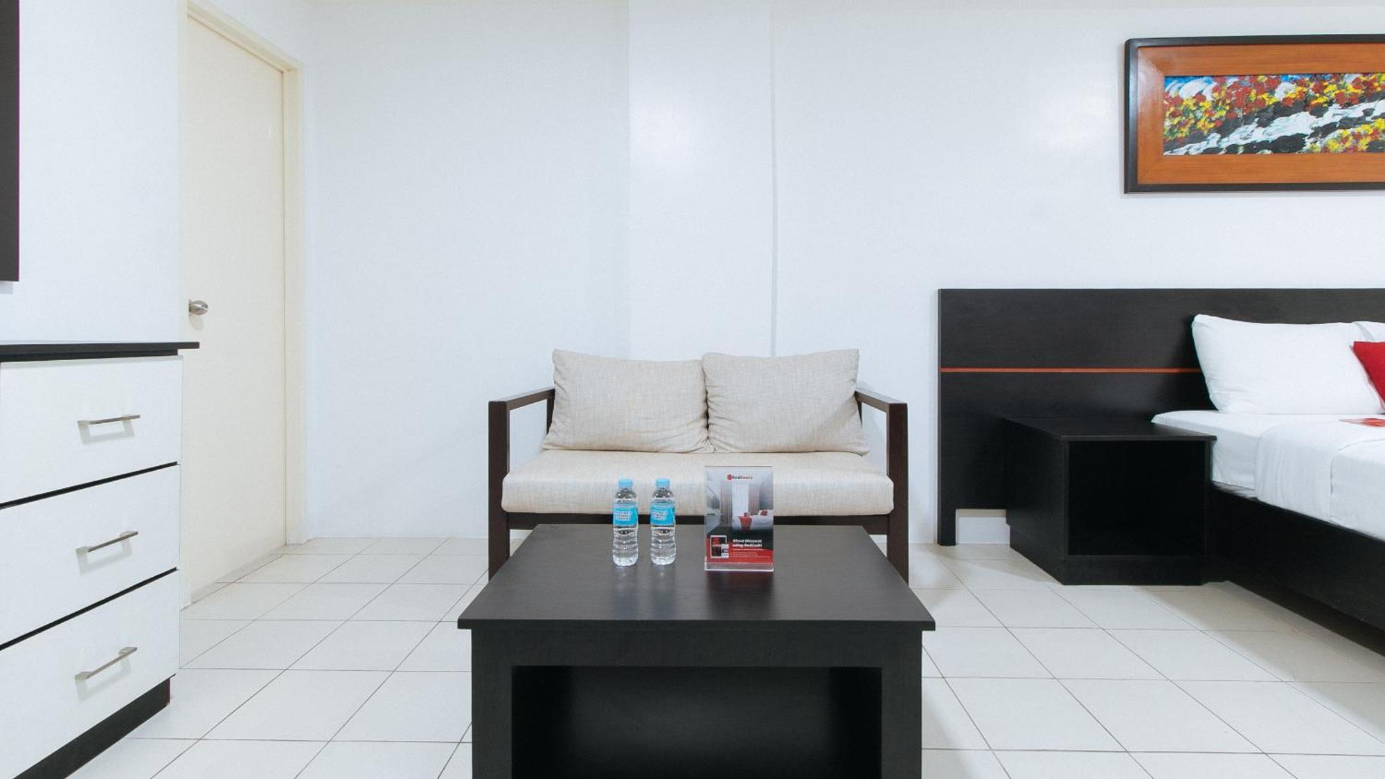 RedDoorz Plus Evangelista Street Makati Makati City Exterior foto