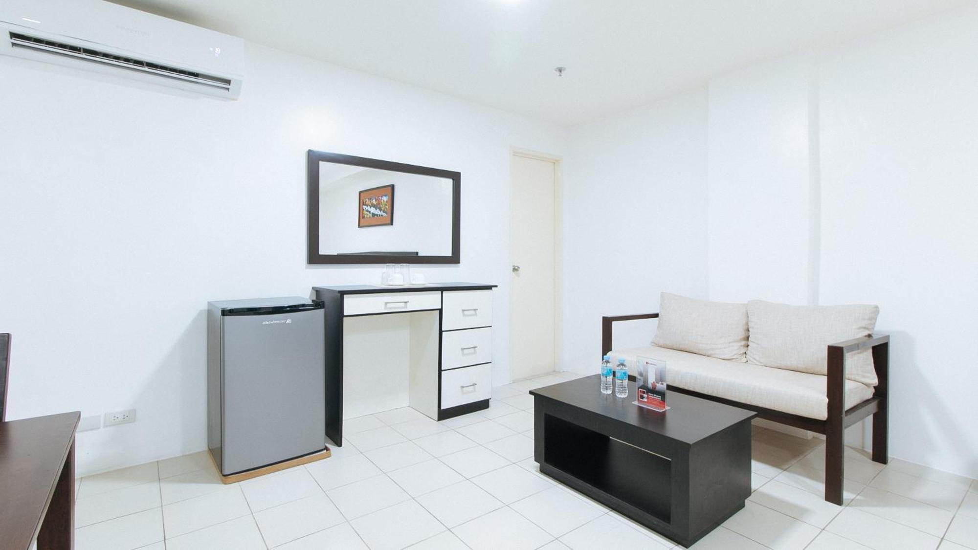 RedDoorz Plus Evangelista Street Makati Makati City Exterior foto