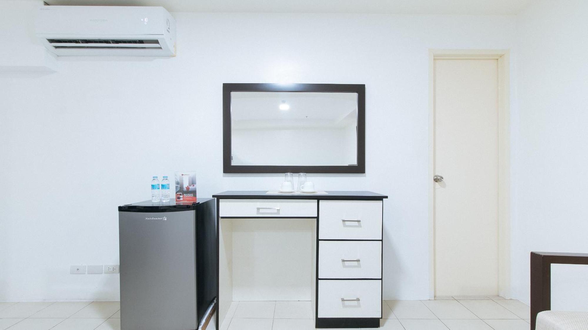 RedDoorz Plus Evangelista Street Makati Makati City Exterior foto