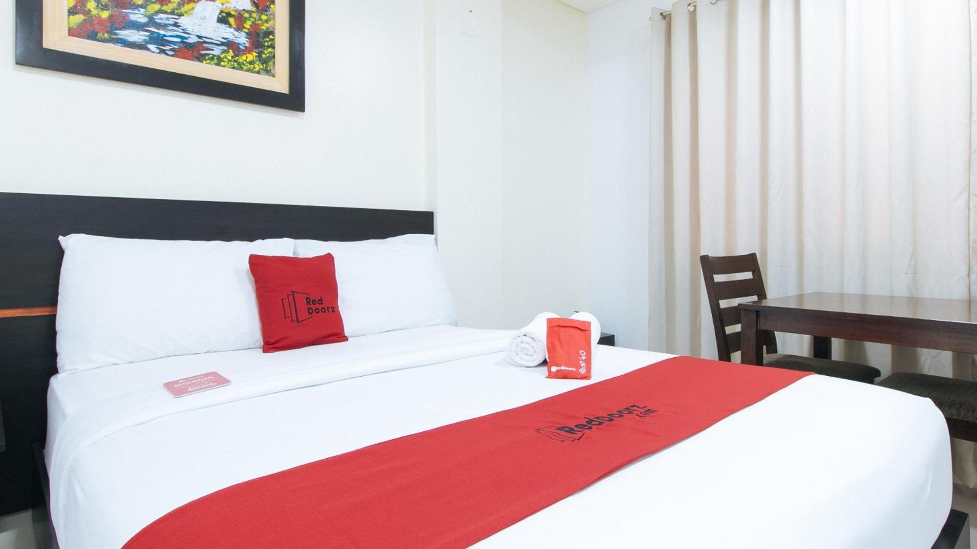 RedDoorz Plus Evangelista Street Makati Makati City Exterior foto