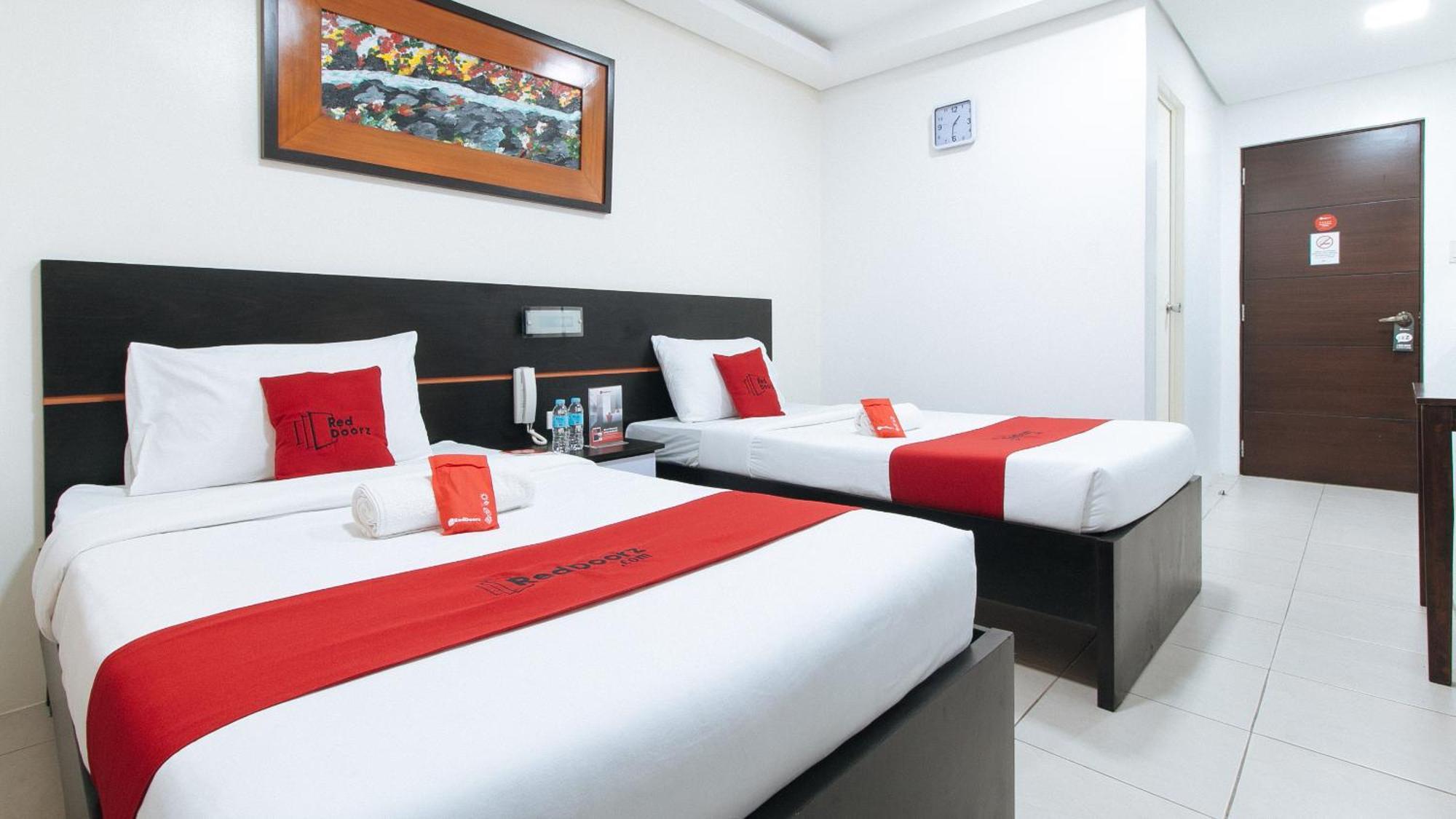 RedDoorz Plus Evangelista Street Makati Makati City Exterior foto