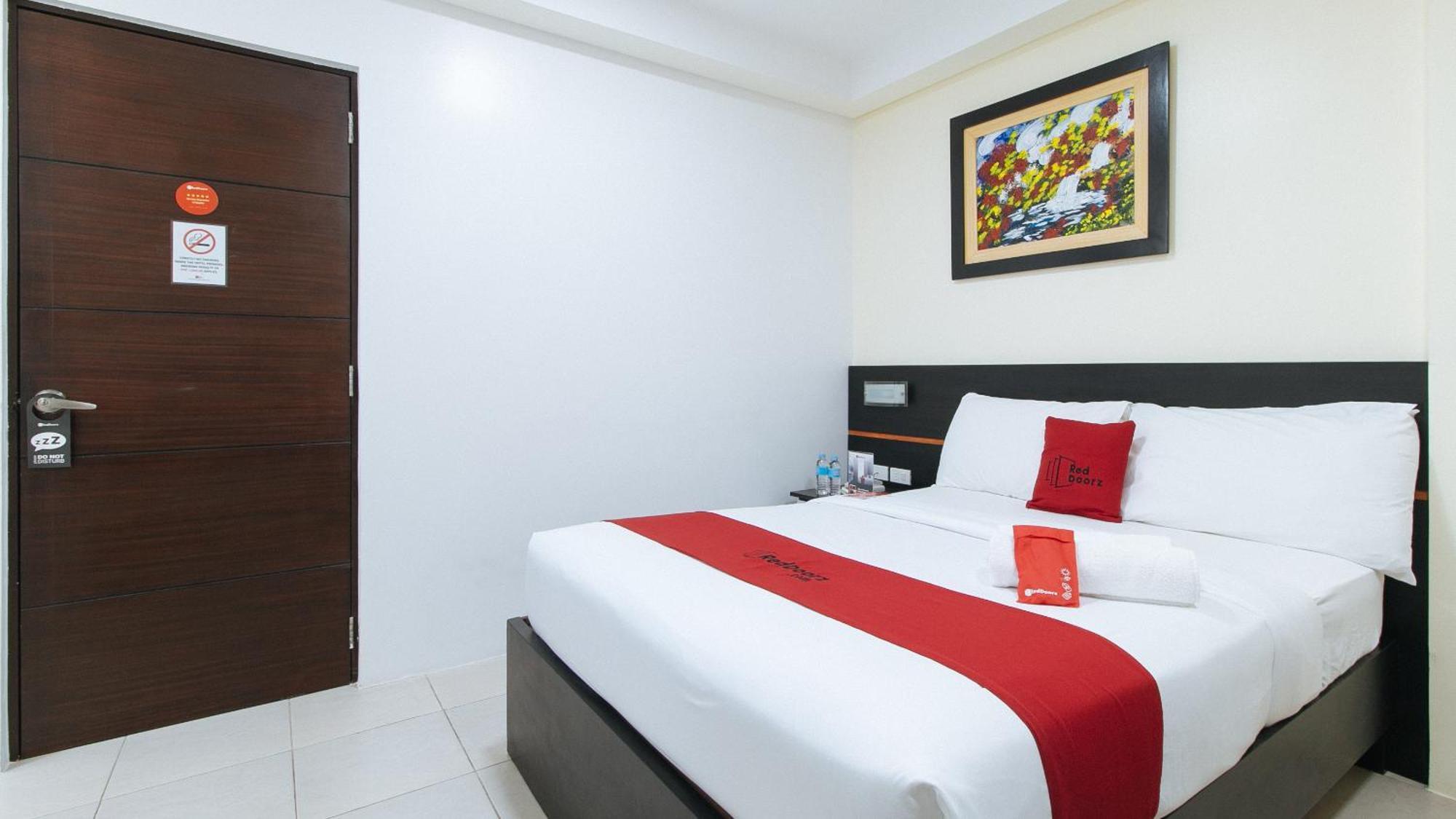 RedDoorz Plus Evangelista Street Makati Makati City Exterior foto