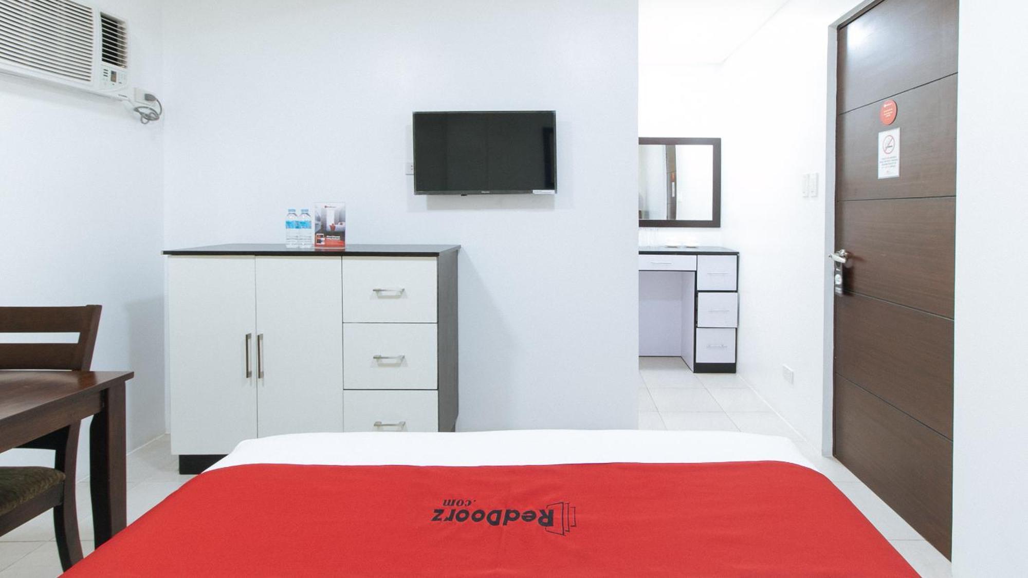 RedDoorz Plus Evangelista Street Makati Makati City Exterior foto