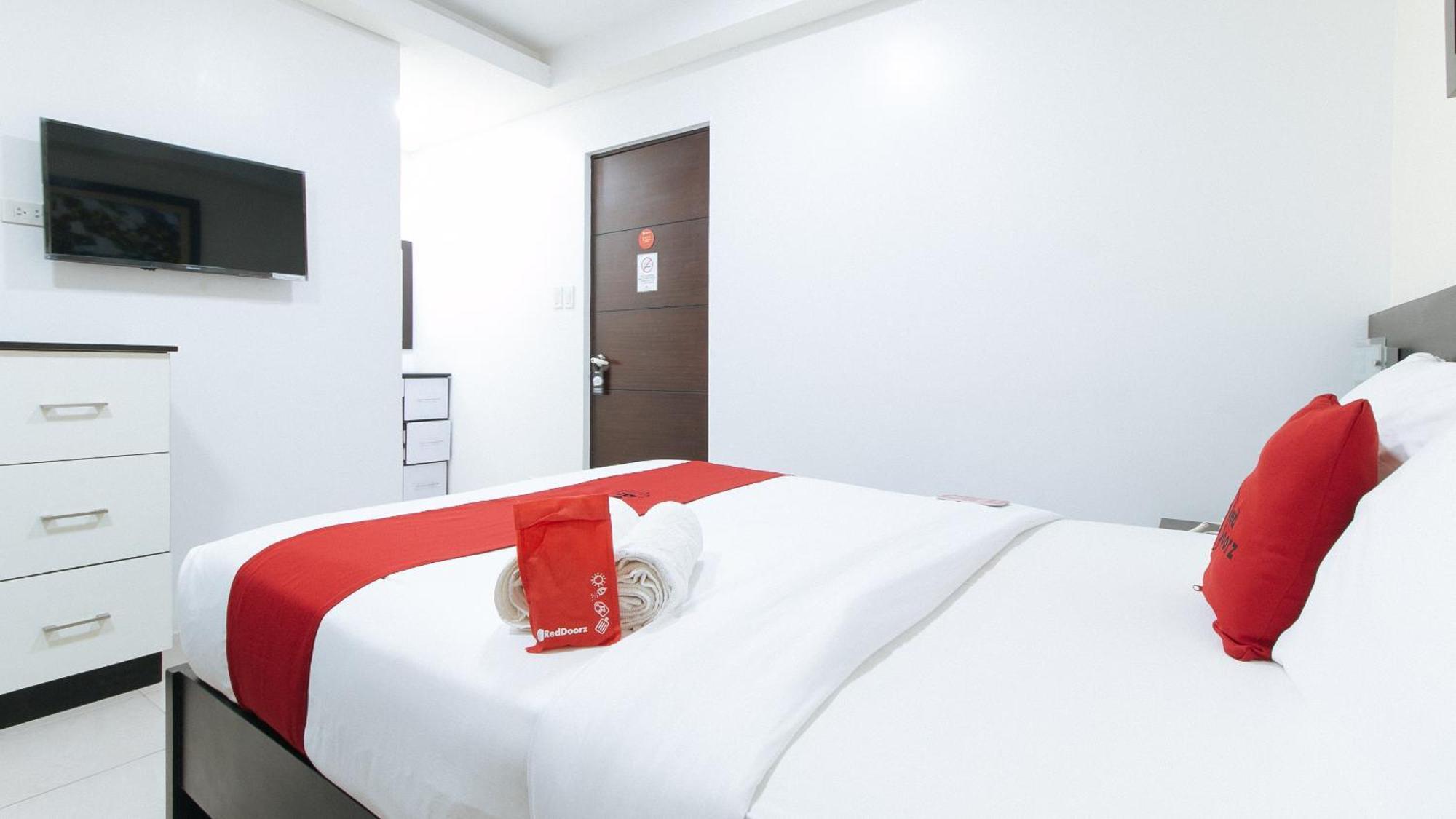 RedDoorz Plus Evangelista Street Makati Makati City Exterior foto