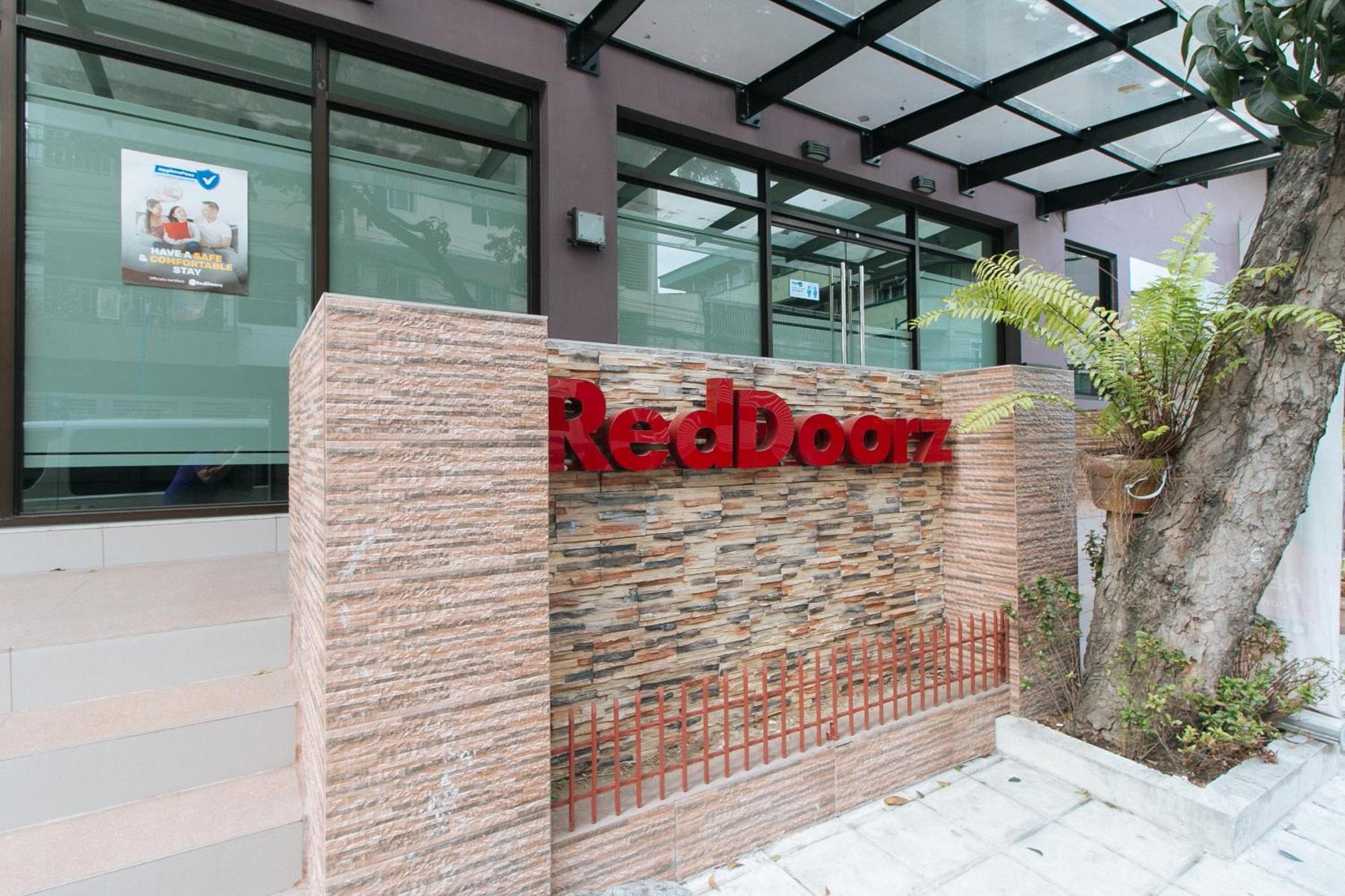 RedDoorz Plus Evangelista Street Makati Makati City Exterior foto